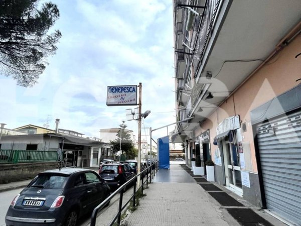 negozio in vendita a Melito di Napoli