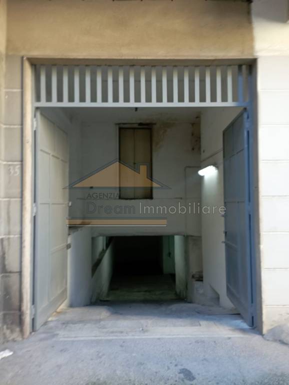 locale commerciale in vendita a Melito di Napoli