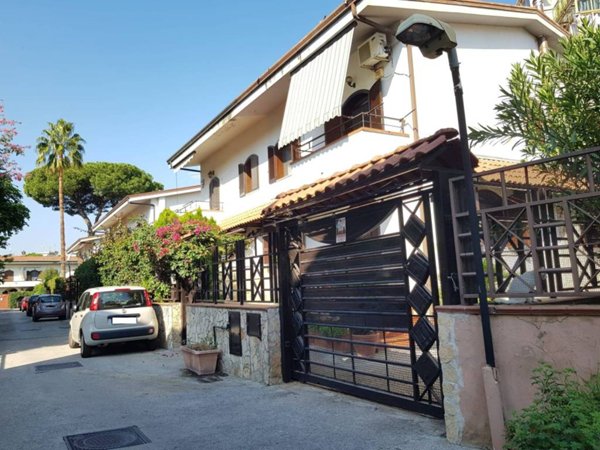casa indipendente in vendita a Melito di Napoli