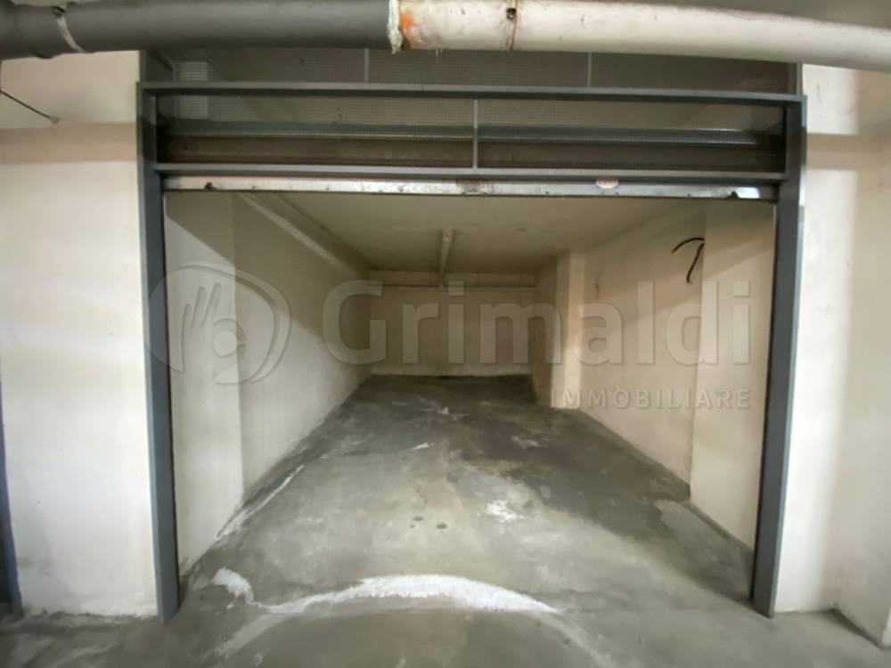 locale di sgombero in vendita a Melito di Napoli
