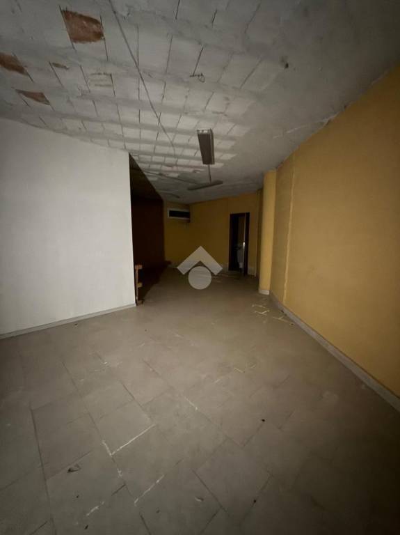 locale commerciale in vendita a Melito di Napoli