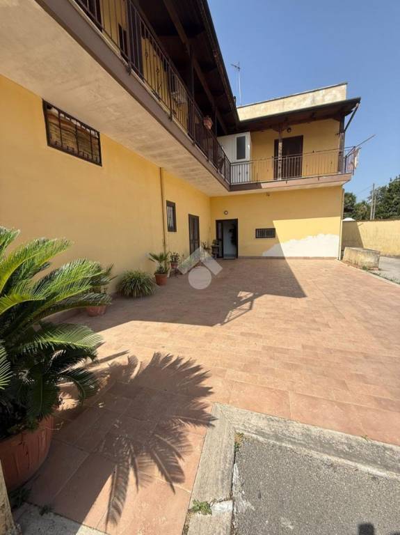 locale commerciale in vendita a Melito di Napoli