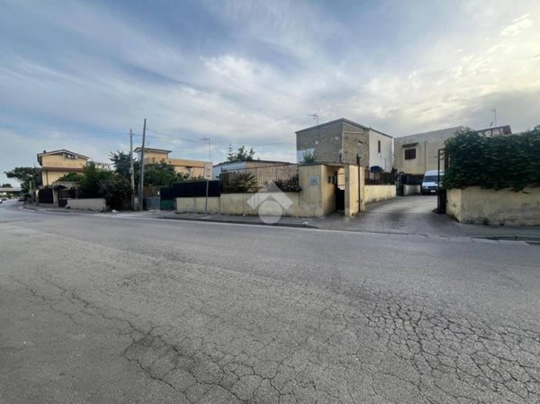 locale commerciale in vendita a Melito di Napoli