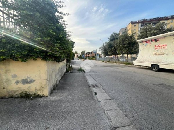 locale commerciale in vendita a Melito di Napoli
