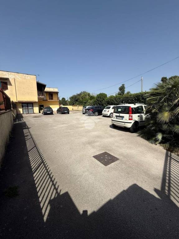 locale commerciale in vendita a Melito di Napoli