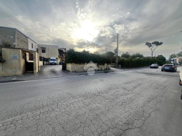 locale commerciale in vendita a Melito di Napoli