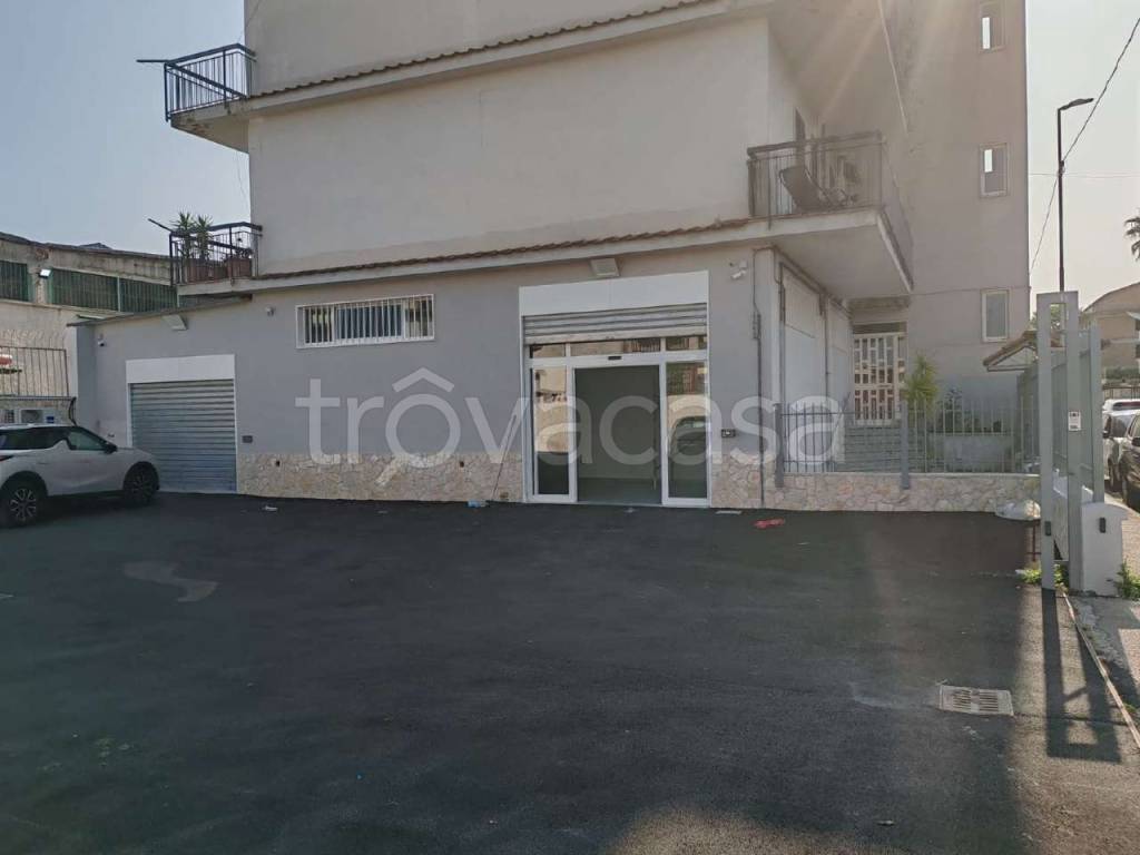 negozio in vendita a Melito di Napoli