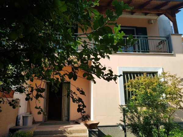 casa indipendente in vendita a Melito di Napoli