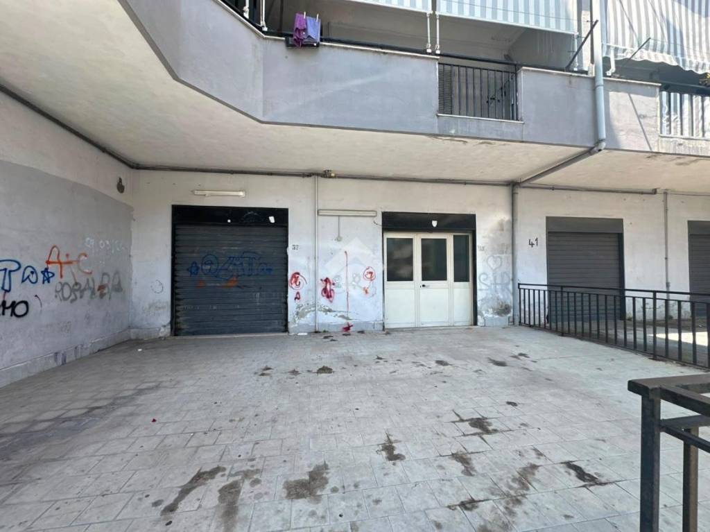 locale commerciale in vendita a Melito di Napoli