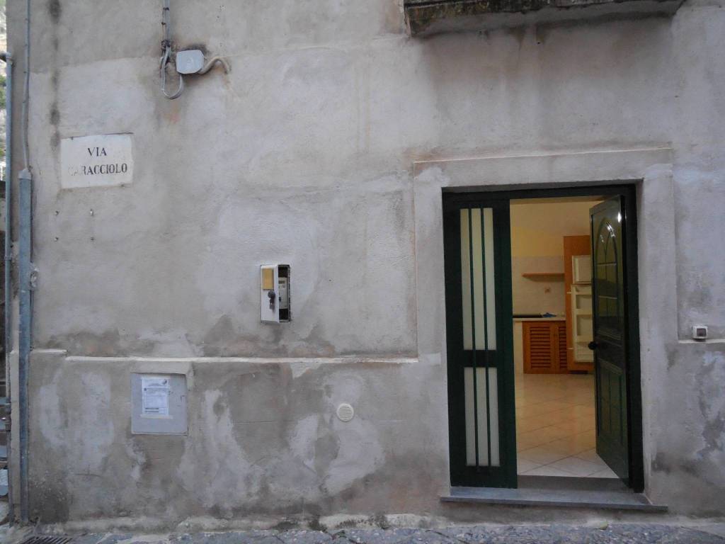 locale commerciale in vendita a Meta