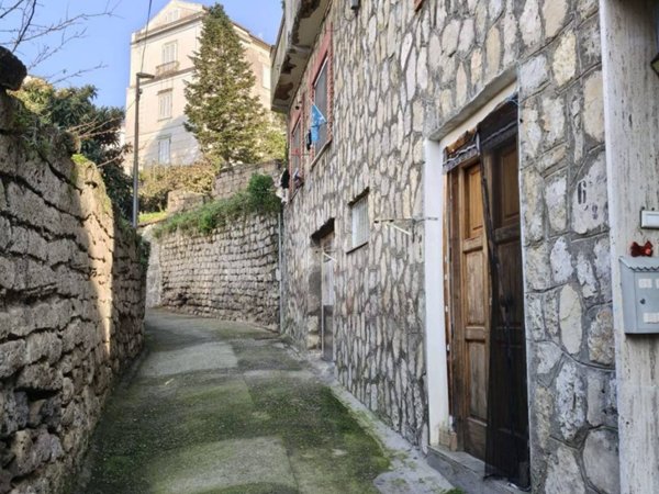 locale commerciale in vendita a Meta