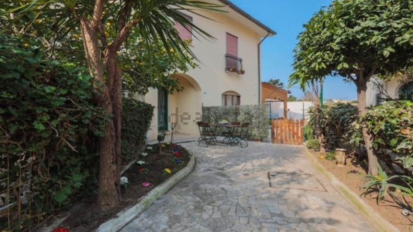 casa indipendente in vendita a Meta