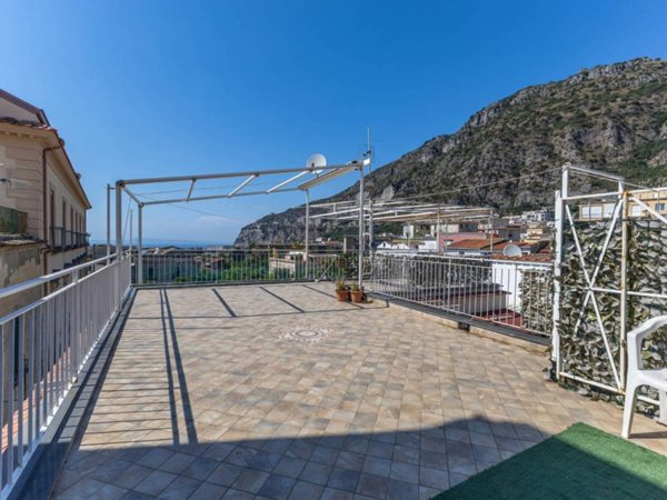 casa indipendente in vendita a Meta