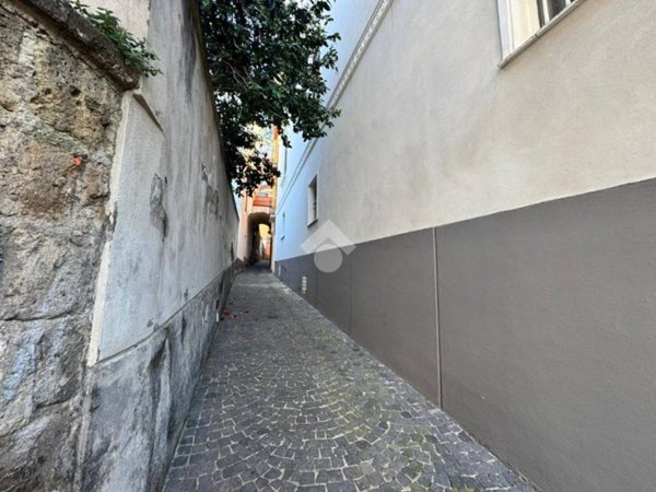 intera palazzina in vendita a Meta
