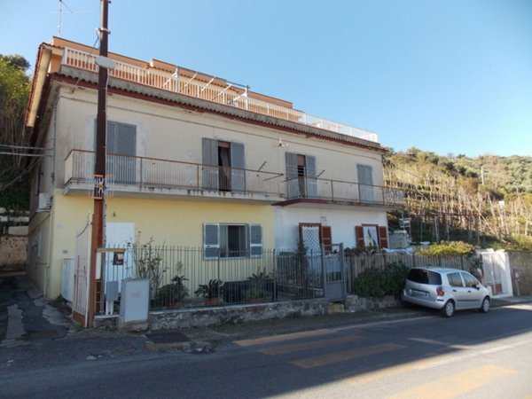 appartamento in vendita a Monte di Procida in zona Torregaveta