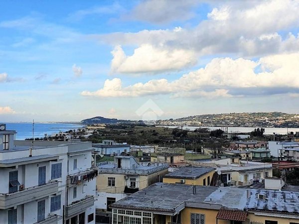 appartamento in vendita a Monte di Procida in zona Torregaveta