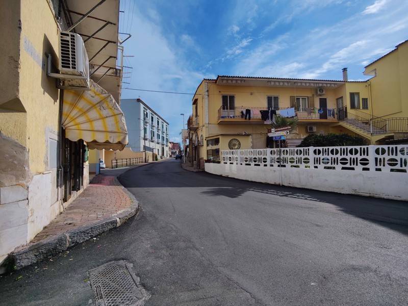 negozio in vendita a Monte di Procida