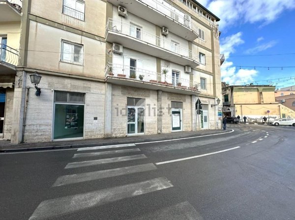 locale commerciale in vendita a Monte di Procida