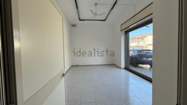 locale commerciale in vendita a Monte di Procida