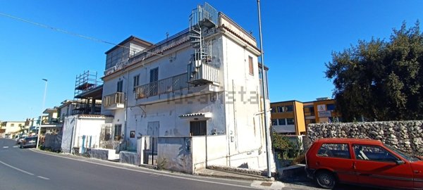 appartamento in vendita a Monte di Procida in zona Torregaveta