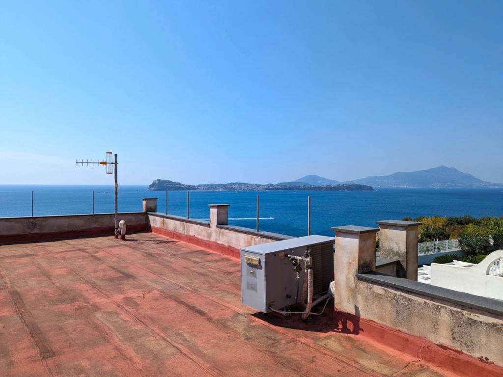 casa indipendente in vendita a Monte di Procida