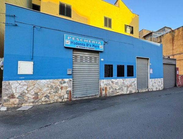 locale commerciale in vendita a Monte di Procida