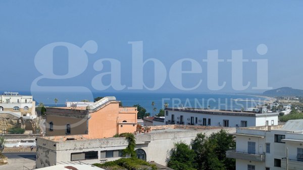 appartamento in vendita a Monte di Procida in zona Torregaveta