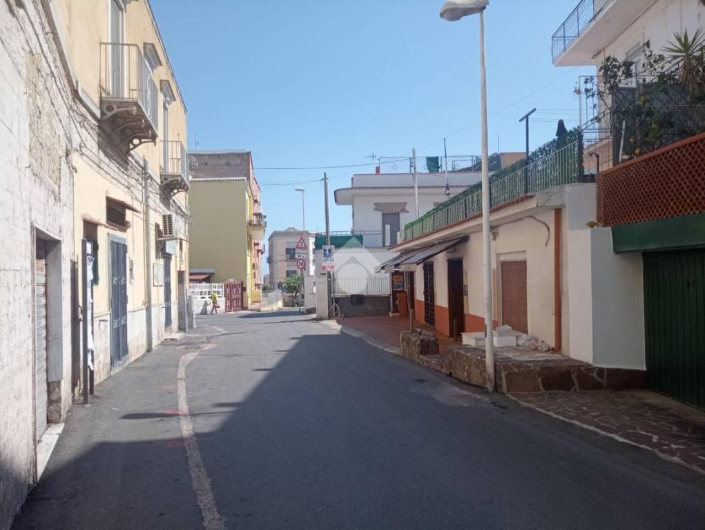 locale di sgombero in vendita a Monte di Procida