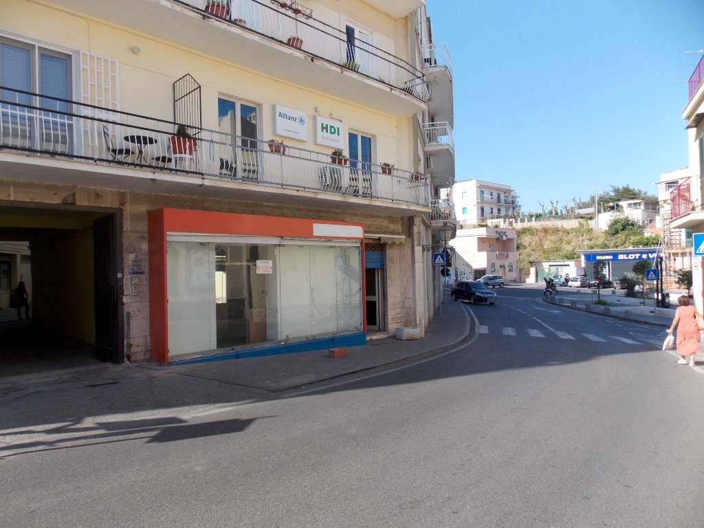 negozio in vendita a Monte di Procida
