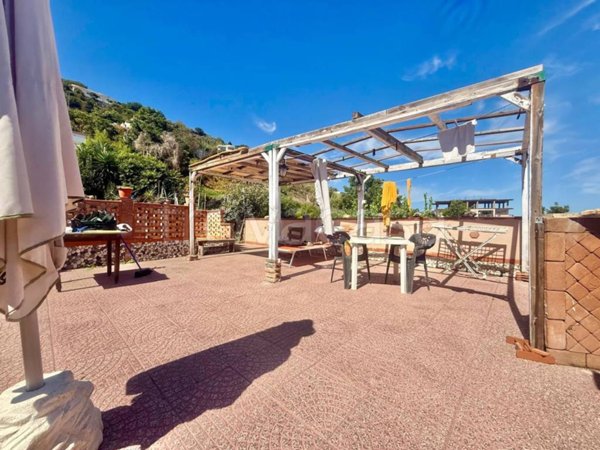casa indipendente in vendita a Monte di Procida