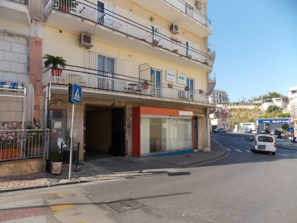 negozio in vendita a Monte di Procida
