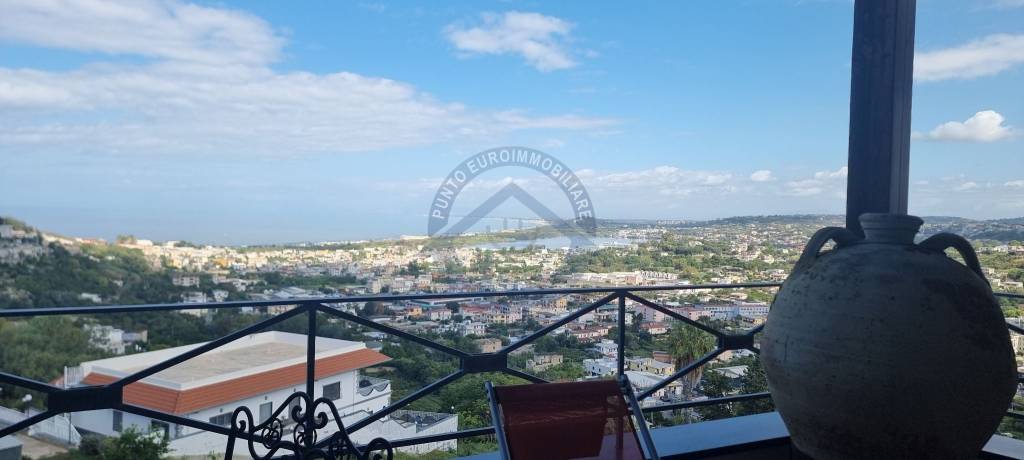 casa indipendente in vendita a Monte di Procida in zona Torregaveta