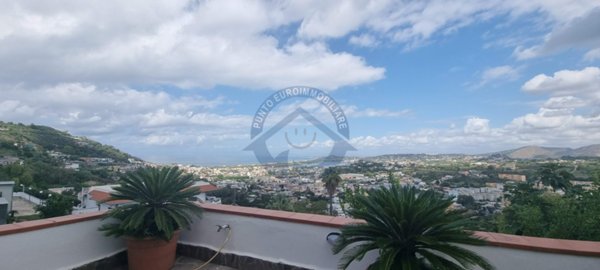 casa indipendente in vendita a Monte di Procida in zona Torregaveta