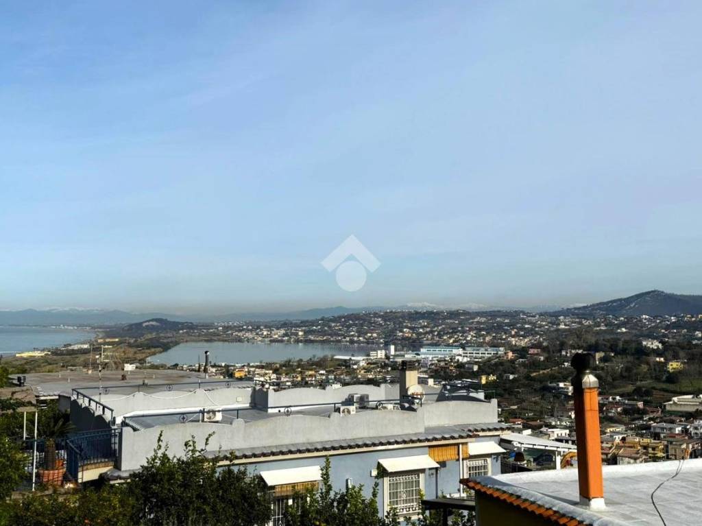 appartamento in vendita a Monte di Procida in zona Torregaveta