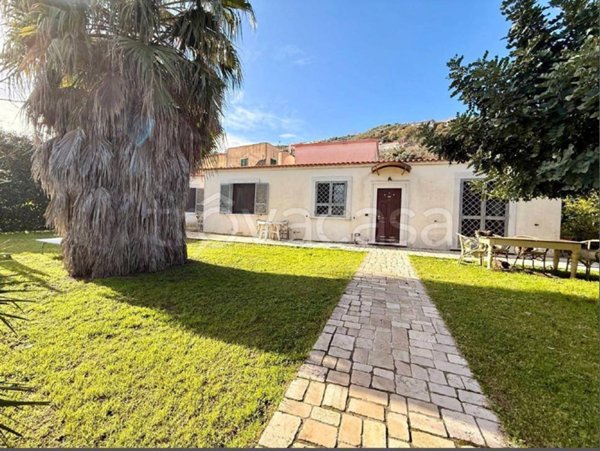 casa indipendente in vendita a Monte di Procida in zona Torregaveta