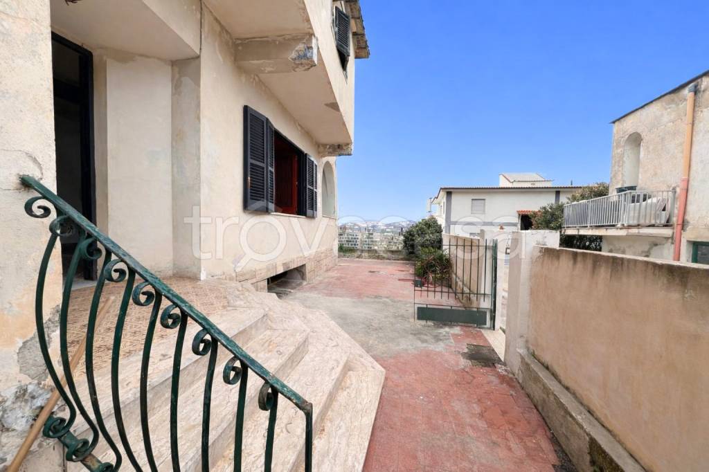 appartamento in vendita a Monte di Procida in zona Torregaveta