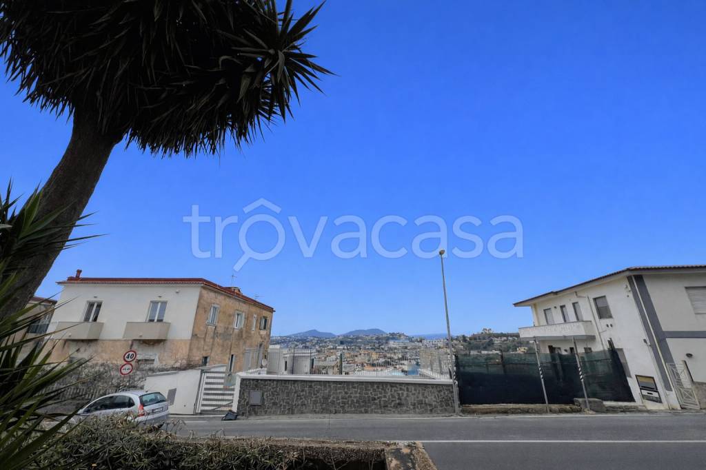 appartamento in vendita a Monte di Procida in zona Torregaveta