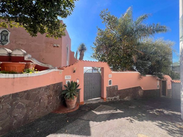 casa indipendente in vendita a Monte di Procida