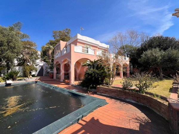 casa indipendente in vendita a Monte di Procida