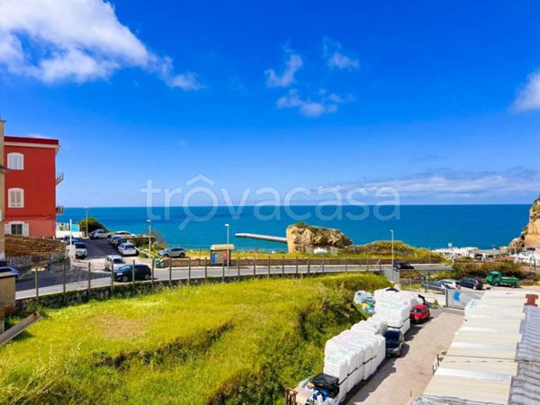 appartamento in vendita a Monte di Procida in zona Torregaveta