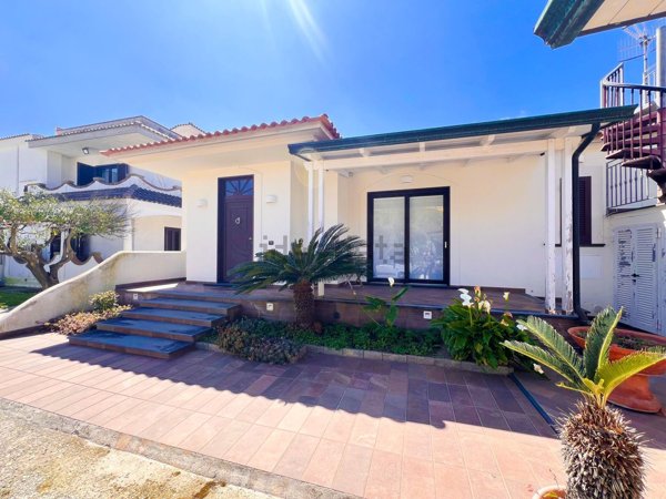 casa indipendente in vendita a Monte di Procida