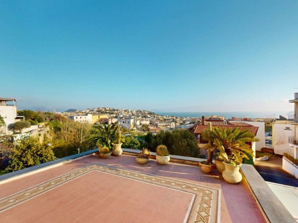 appartamento in vendita a Monte di Procida in zona Torregaveta
