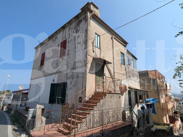appartamento in vendita a Monte di Procida in zona Torregaveta