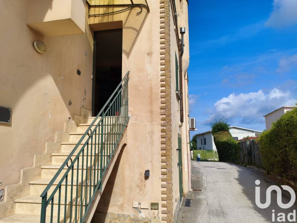 casa indipendente in vendita a Monte di Procida in zona Torregaveta