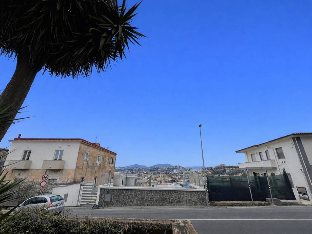 appartamento in vendita a Monte di Procida in zona Torregaveta