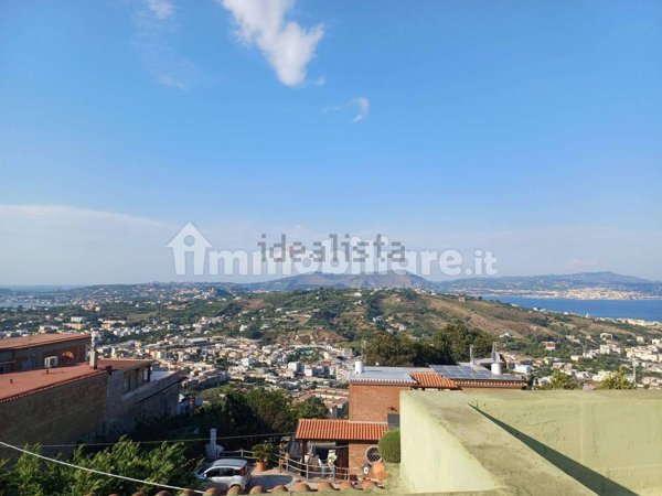 casa indipendente in vendita a Monte di Procida in zona Torregaveta