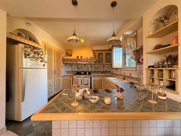 casa indipendente in vendita a Monte di Procida in zona Torregaveta