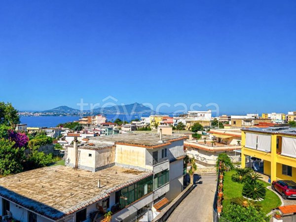appartamento in vendita a Monte di Procida in zona Torregaveta