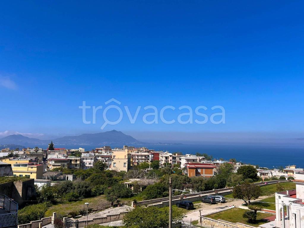 appartamento in vendita a Monte di Procida in zona Torregaveta