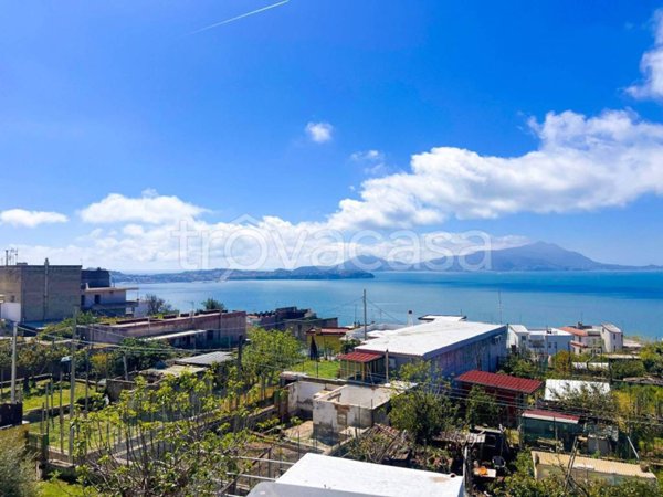 casa indipendente in vendita a Monte di Procida in zona Torregaveta